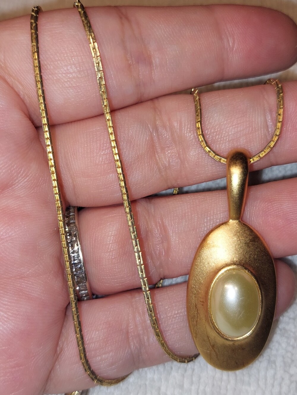 Goldtone Oval Pendant Necklace with Pearlescent Cabochon